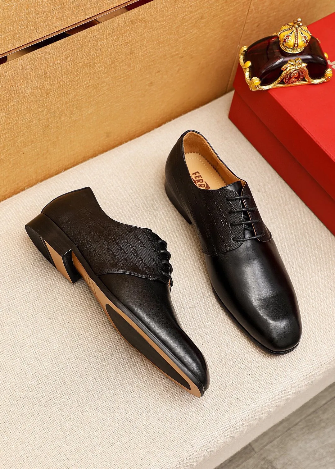 Men's shoes 💰520 💐 Product trademark: Ferragamo "Ferragamo" business leather shoes Regular size: 38-44 (45🉑️customized) Product materials: Selected imported calfskin upper+, imported water-dyed cowhide leather lining. Strong three-dimensional visual effect, combined outsole Color: 2⃣️seed leather materials optional